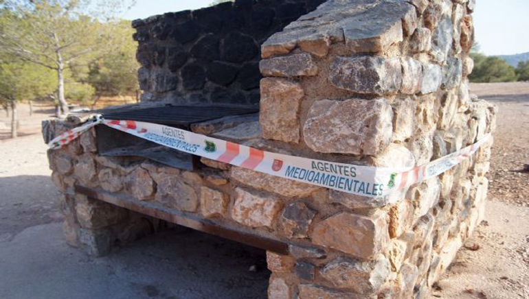 Se alerta sobre la prohibición de realizar fuegos en las barbacoas habilitadas en el Parque Regional de Sierra Espuña